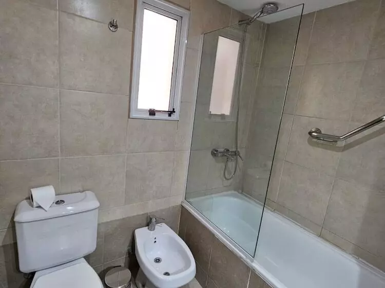 اتاق استاندارد چهار تخته, Dakar
