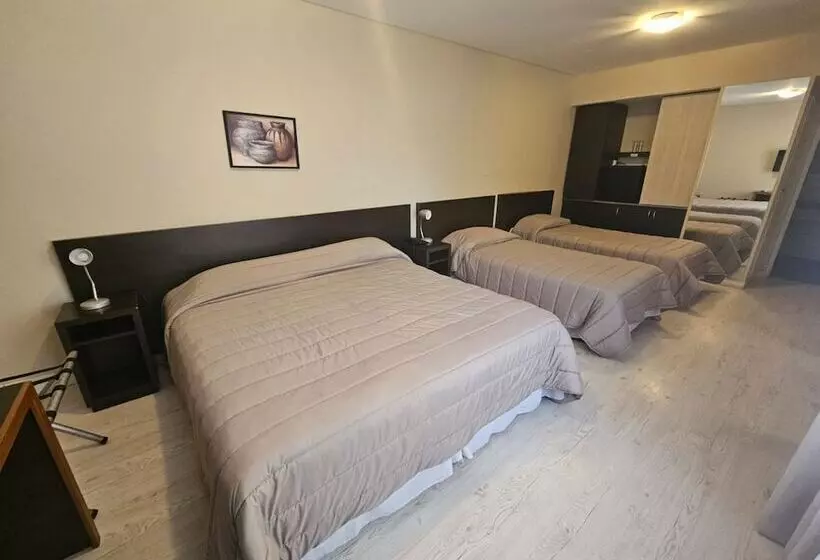 اتاق استاندارد چهار تخته, Dakar