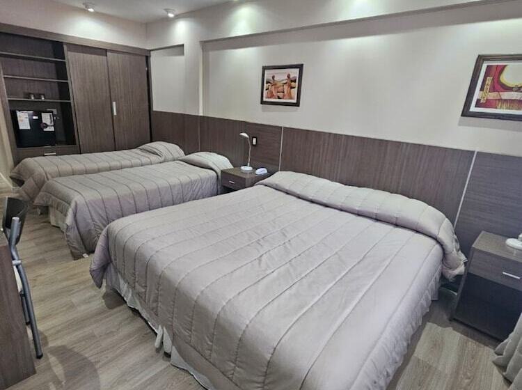 غرفة قياسية رباعية, Dakar