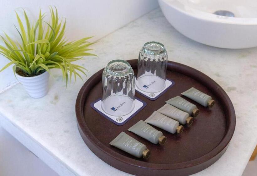 اتاق استاندارد سه نفره, De Sal Luna Salada