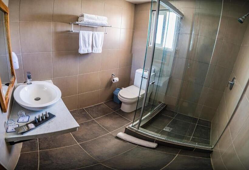 اتاق استاندارد سه نفره, De Sal Luna Salada