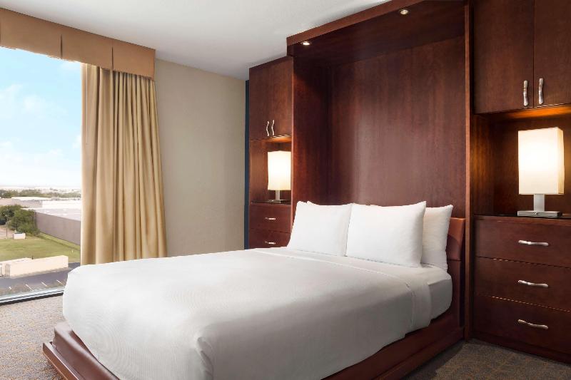 Номер Executive, Doubletree By Hilton  Dallas  Dfw Airport North