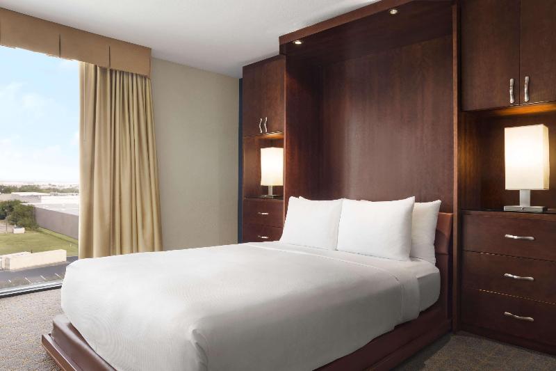 Номер Executive, Doubletree By Hilton  Dallas  Dfw Airport North