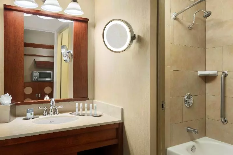 キングサイズベッドのエクゼクティブルーム, Doubletree By Hilton  Dallas  Dfw Airport North