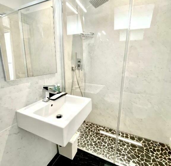 スタンダードトリプルルーム, Ducale