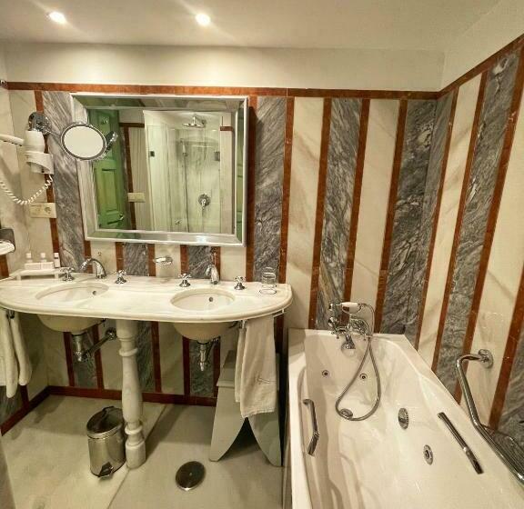 اتاق کلاسیک, Las Casas De La Judería De Córdoba