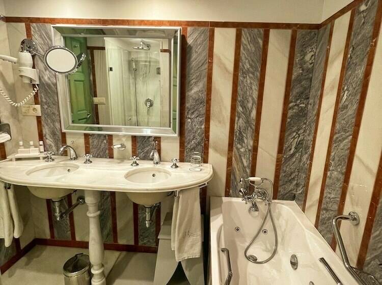 اتاق کلاسیک, Las Casas De La Judería De Córdoba