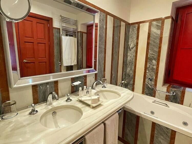 اتاق کلاسیک, Las Casas De La Judería De Córdoba