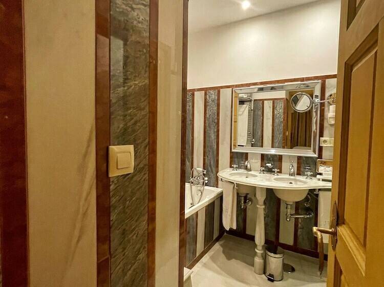 اتاق کلاسیک, Las Casas De La Judería De Córdoba