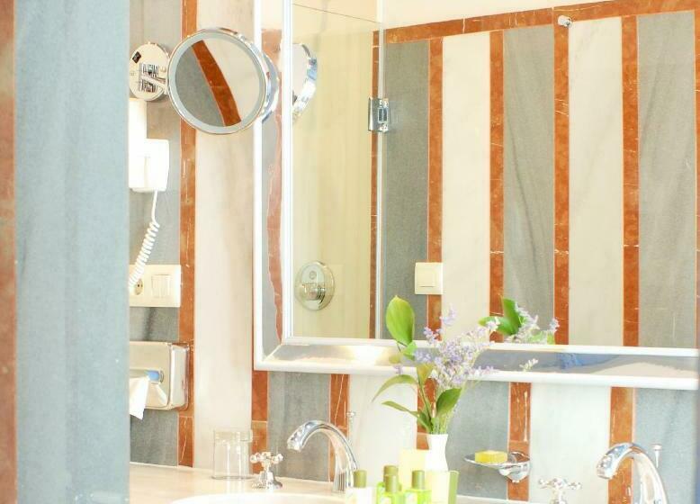 سوییت جونیور, Las Casas De La Judería De Córdoba