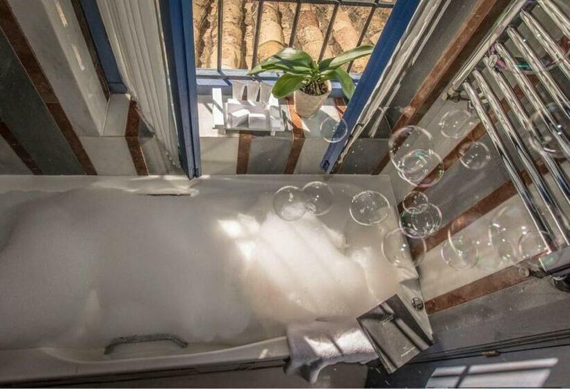 سوییت جونیور, Las Casas De La Judería De Córdoba