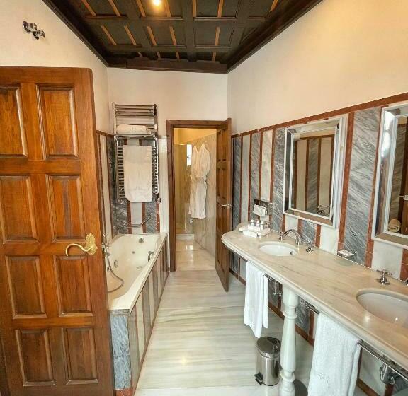 اتاق لوکس, Las Casas De La Judería De Córdoba