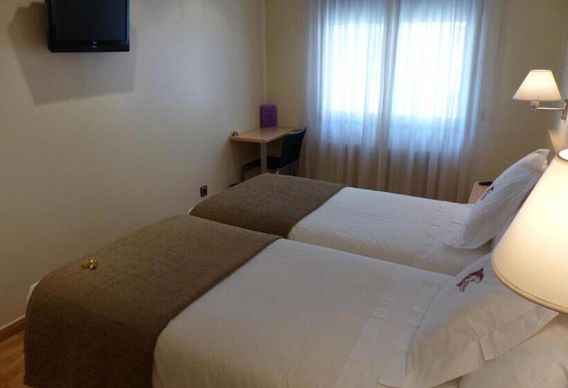 اتاق استاندارد یک نفره, Les Truites Adults Only