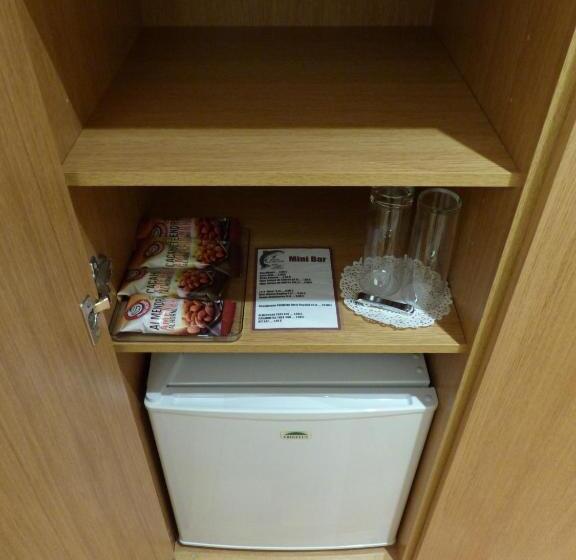 اتاق استاندارد یک نفره, Les Truites Adults Only