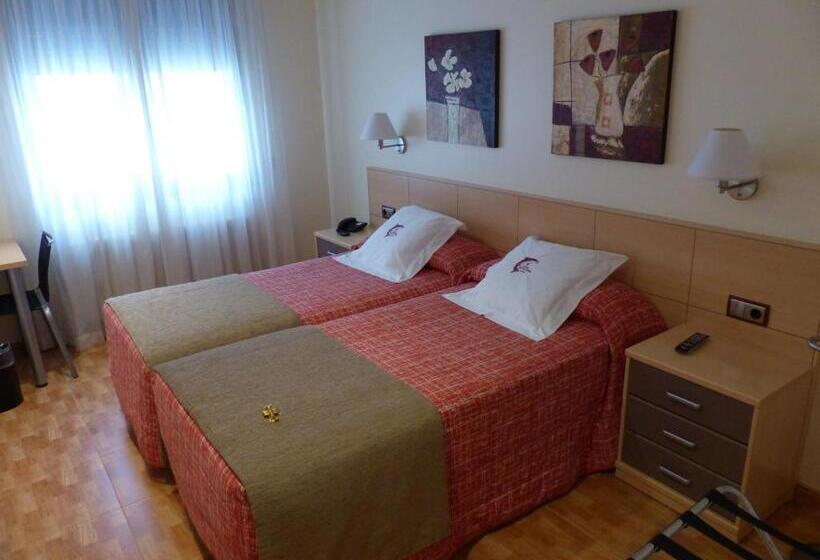 اتاق استاندارد یک نفره, Les Truites Adults Only