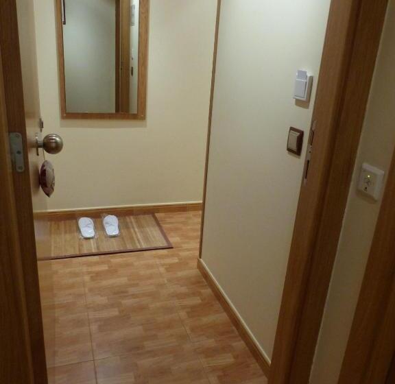 اتاق استاندارد, Les Truites Adults Only