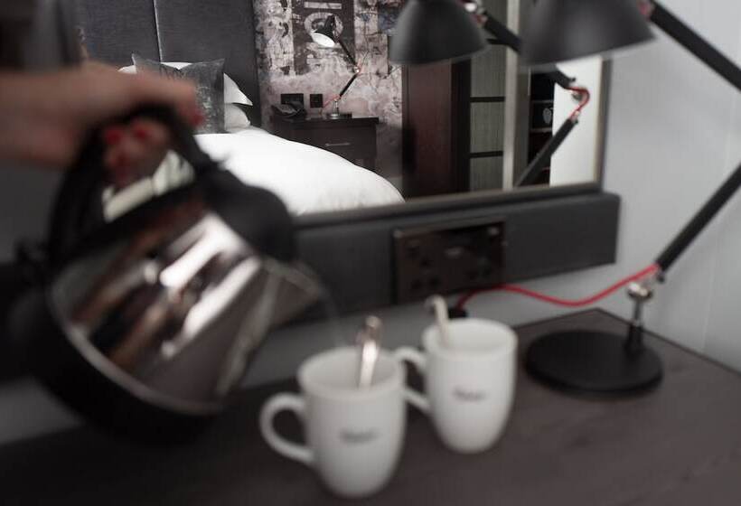 Номер Стандарт, Malmaison Reading