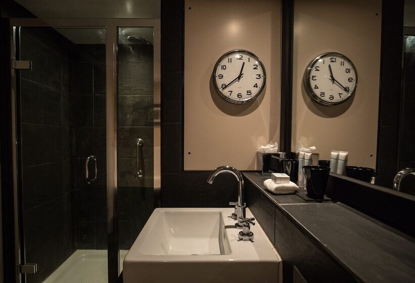 Номер Клуб, Malmaison Reading