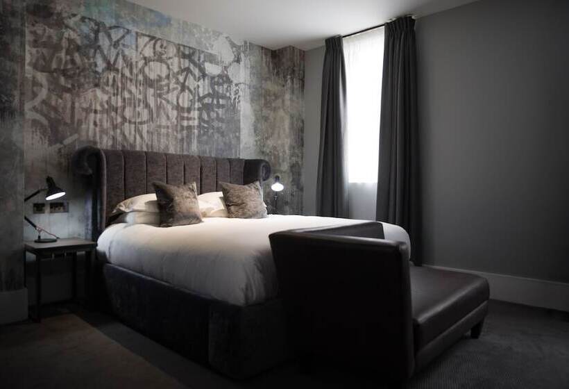 Номер Клуб, Malmaison Reading