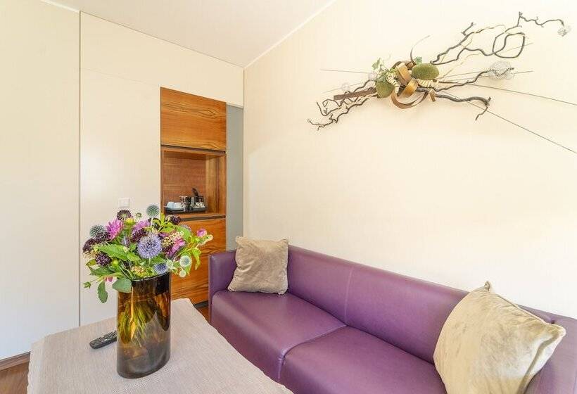 套房, Pakat Suites