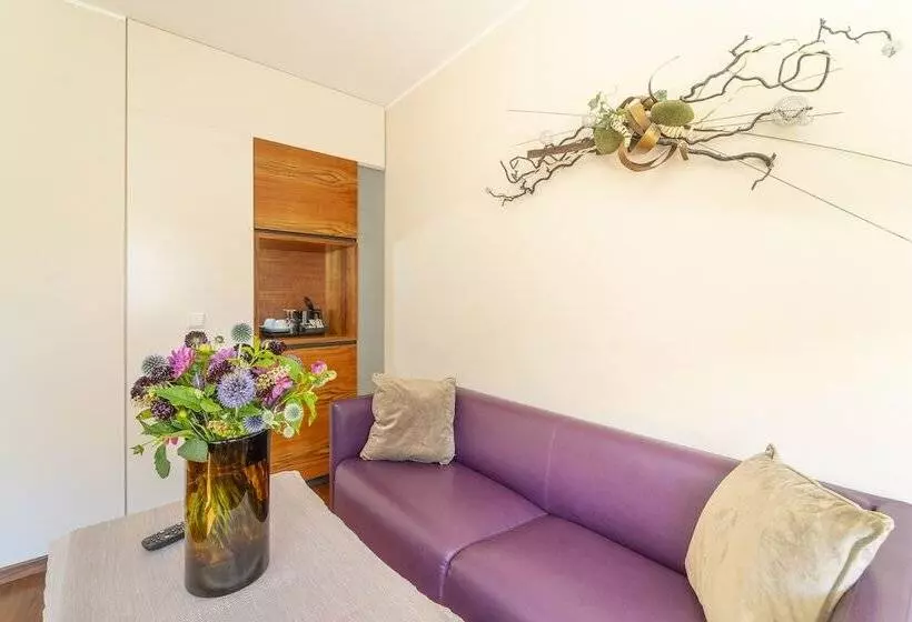 سوییت, Pakat Suites