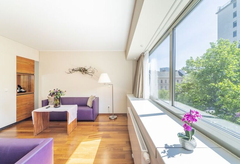 سوییت, Pakat Suites