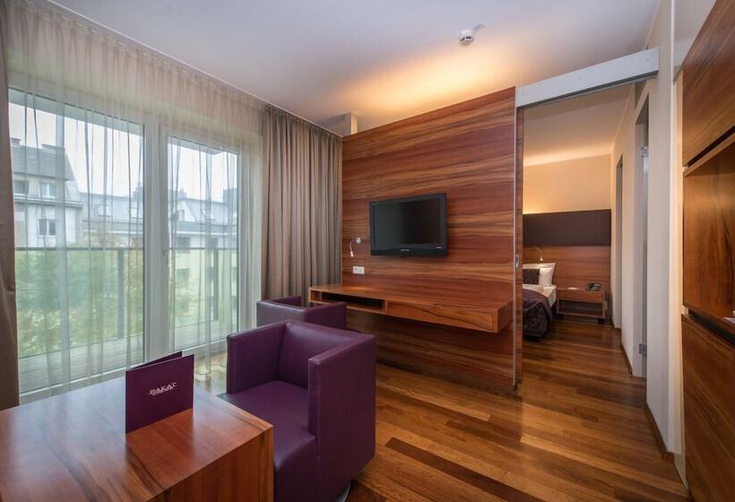 سوییت, Pakat Suites