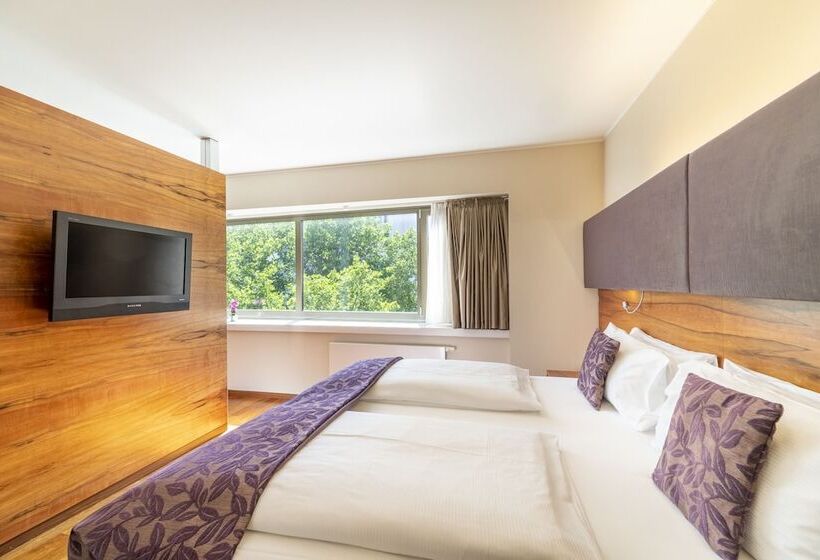 سوییت, Pakat Suites