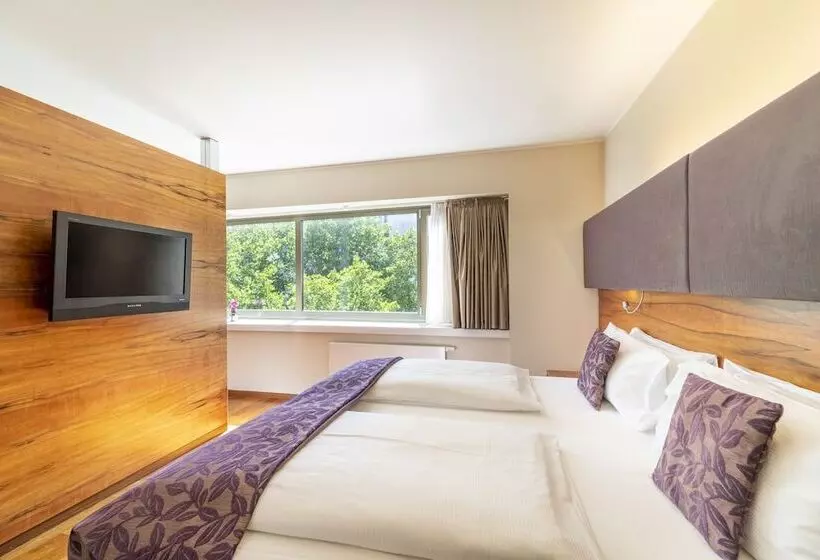 سوییت, Pakat Suites
