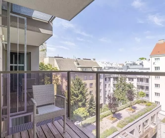 سوییت, Pakat Suites