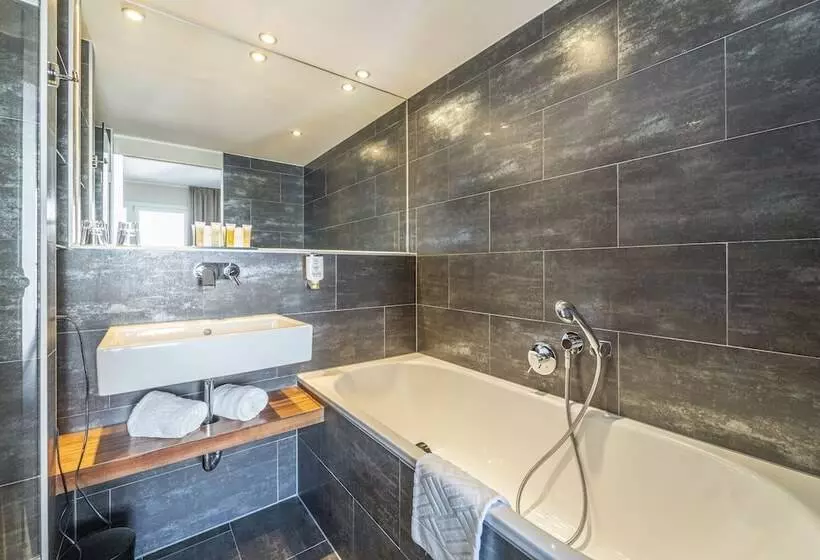 سوییت, Pakat Suites