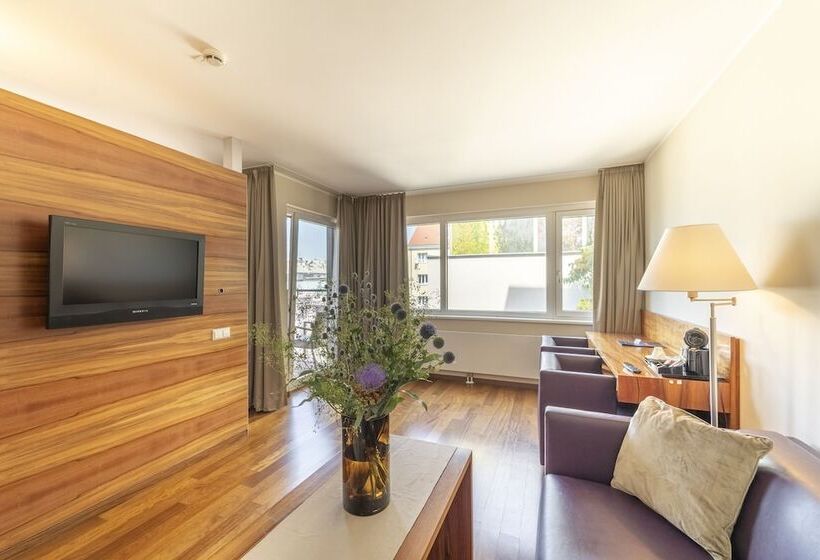 سوییت, Pakat Suites