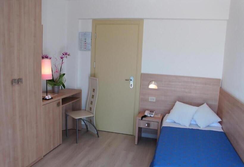 스탠다드 싱글 룸, Sahara