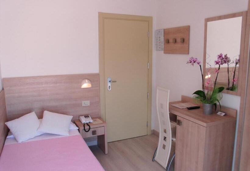 스탠다드 싱글 룸, Sahara