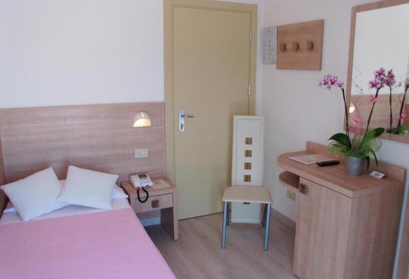 스탠다드 싱글 룸, Sahara