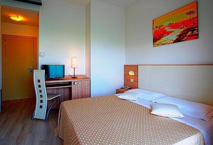 스탠다드 트리플 룸, Sahara