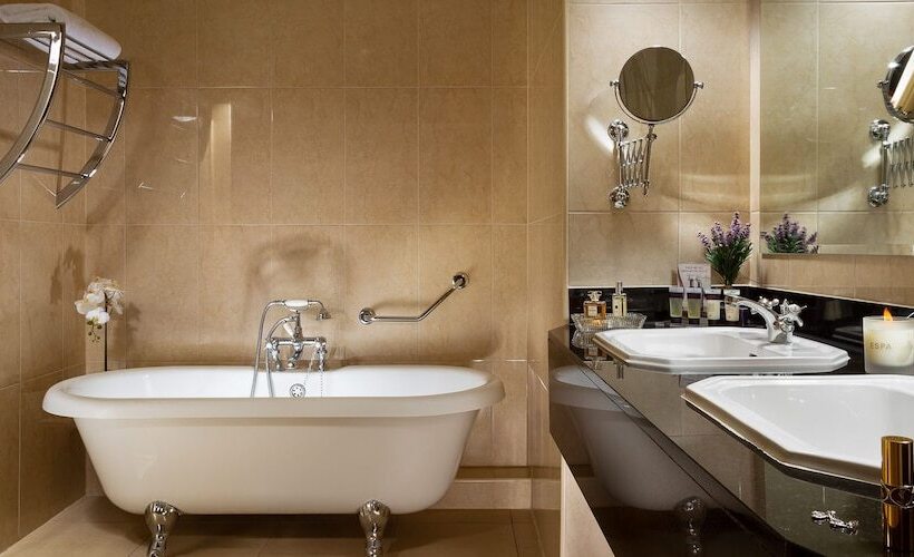 수피리어 룸, The Heritage