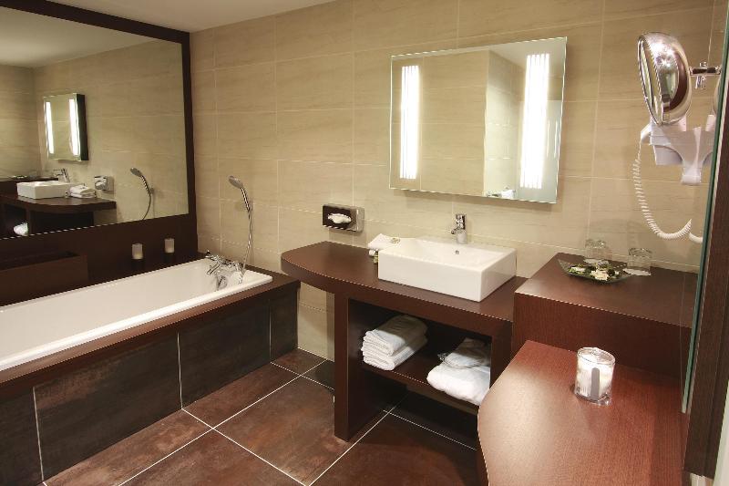 수피리어 룸, The Heritage