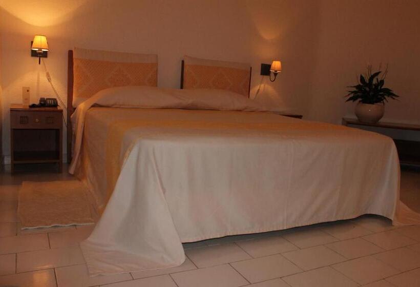 غرفة قياسية مطلّة علي البحر, Valdiola