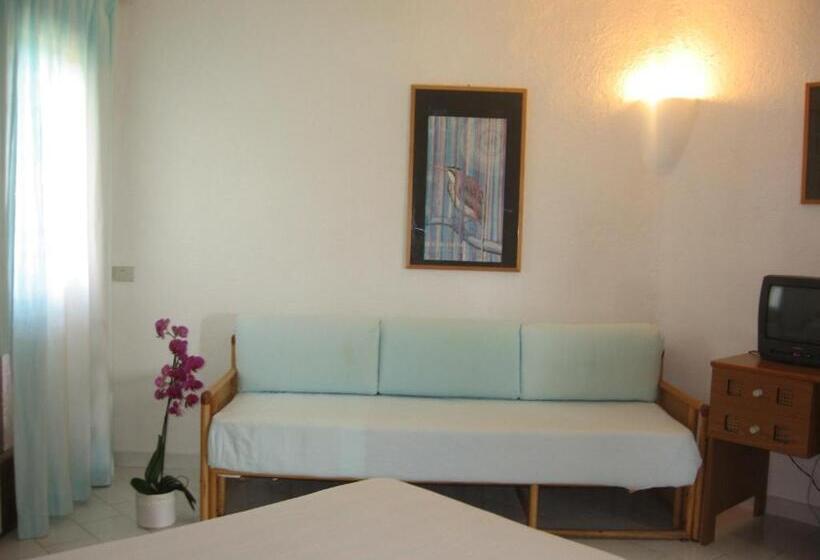 غرفة قياسية ثلاثية مطلة علي الحديقة, Valdiola