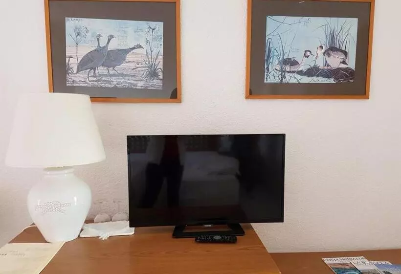 Standard Kolmen Hengen Huone Puutarhanäkymä, Valdiola