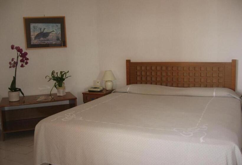 غرفة قياسية ثلاثية مطلة علي الحديقة, Valdiola