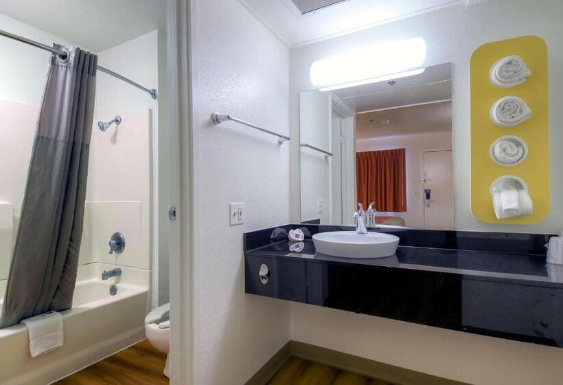 スタンダード４人部屋, Motel 6palm Springs, Ca  Downtown