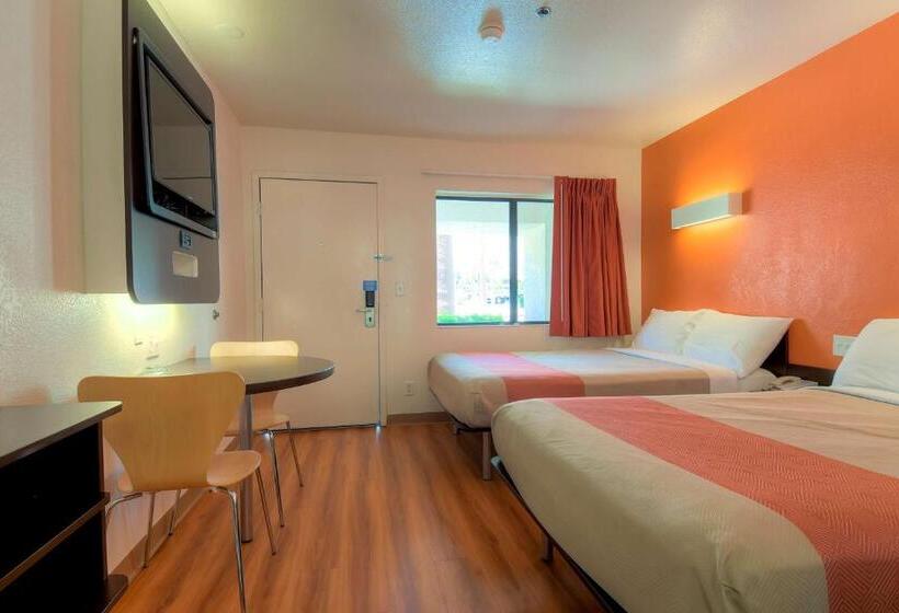 スタンダード４人部屋, Motel 6palm Springs, Ca  Downtown