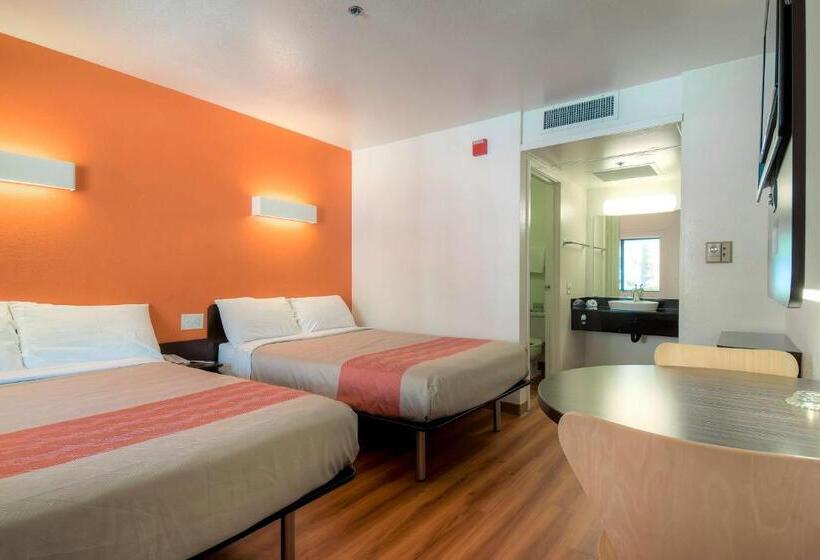 Habitación Cuádruple Estándar, Motel 6palm Springs, Ca  Downtown
