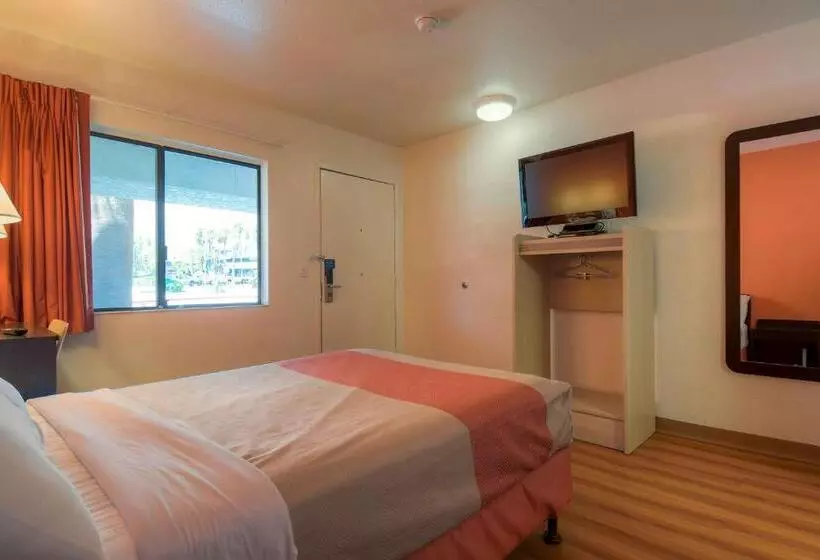 身障者適用スタンダードルーム, Motel 6palm Springs, Ca  Downtown