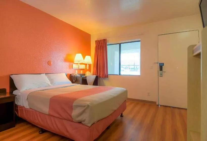 身障者適用スタンダードルーム, Motel 6palm Springs, Ca  Downtown