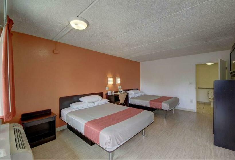 חדר סטנדרט מותאם לאדם עם מוגבלויות, Motel 6 San Antonio, Tx  Downtown  Market Square