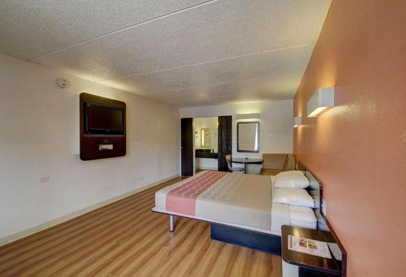 חדר סטנדרט עם מיטת קינג, Motel 6 San Antonio, Tx  Downtown  Market Square