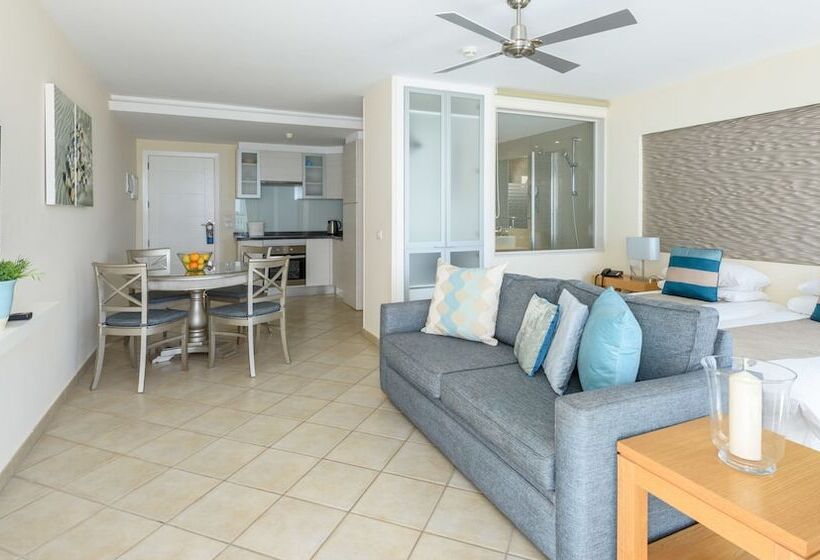 标准工作室, Pearly Grey Ocean Club Apartments & Suites